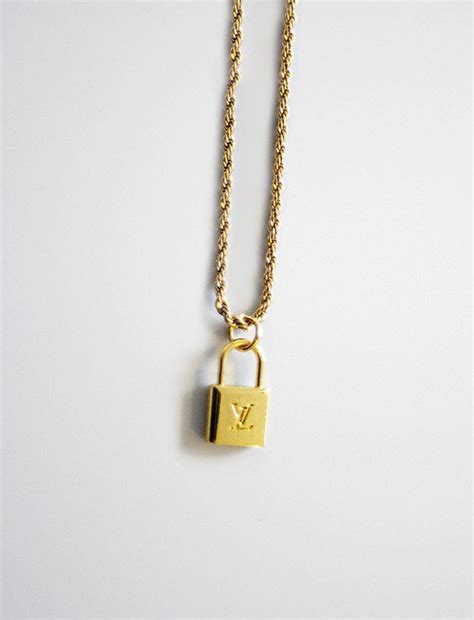 louis+vuitton+mini+lock+necklace 